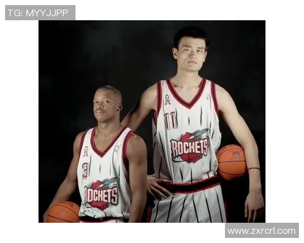 姚明与斯科拉里在球场上的精彩对决与友谊故事